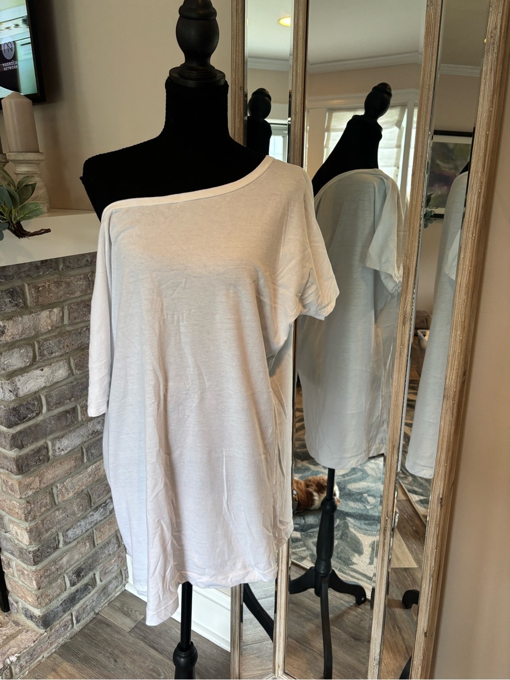 Victoria's Secret White Off-Shoulder Tunic Tee